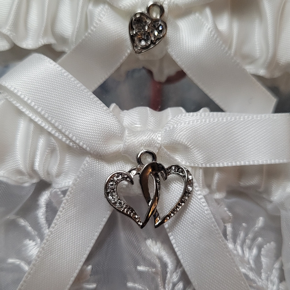NWOT Victoria Lynn Wedding Garter Set - adjustable
